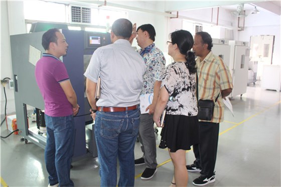 印尼客户为高低温循环试验室留下了脚步