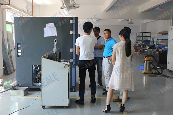 客户对800L恒温恒湿箱感兴趣 客户对800L恒温恒湿箱感兴趣