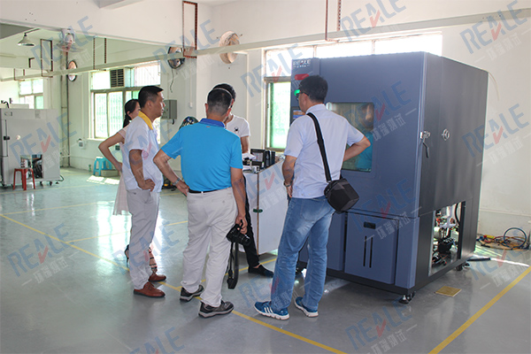 客户看上800L恒温恒湿箱 客户看上800L恒温恒湿箱